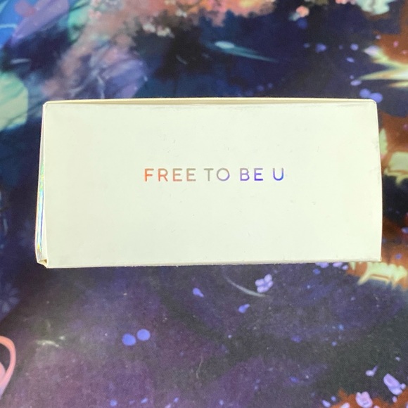 UVÉ BEAUTY Be U Limited Collection Blending Sponges MSRP $65 - Picture 6 of 7